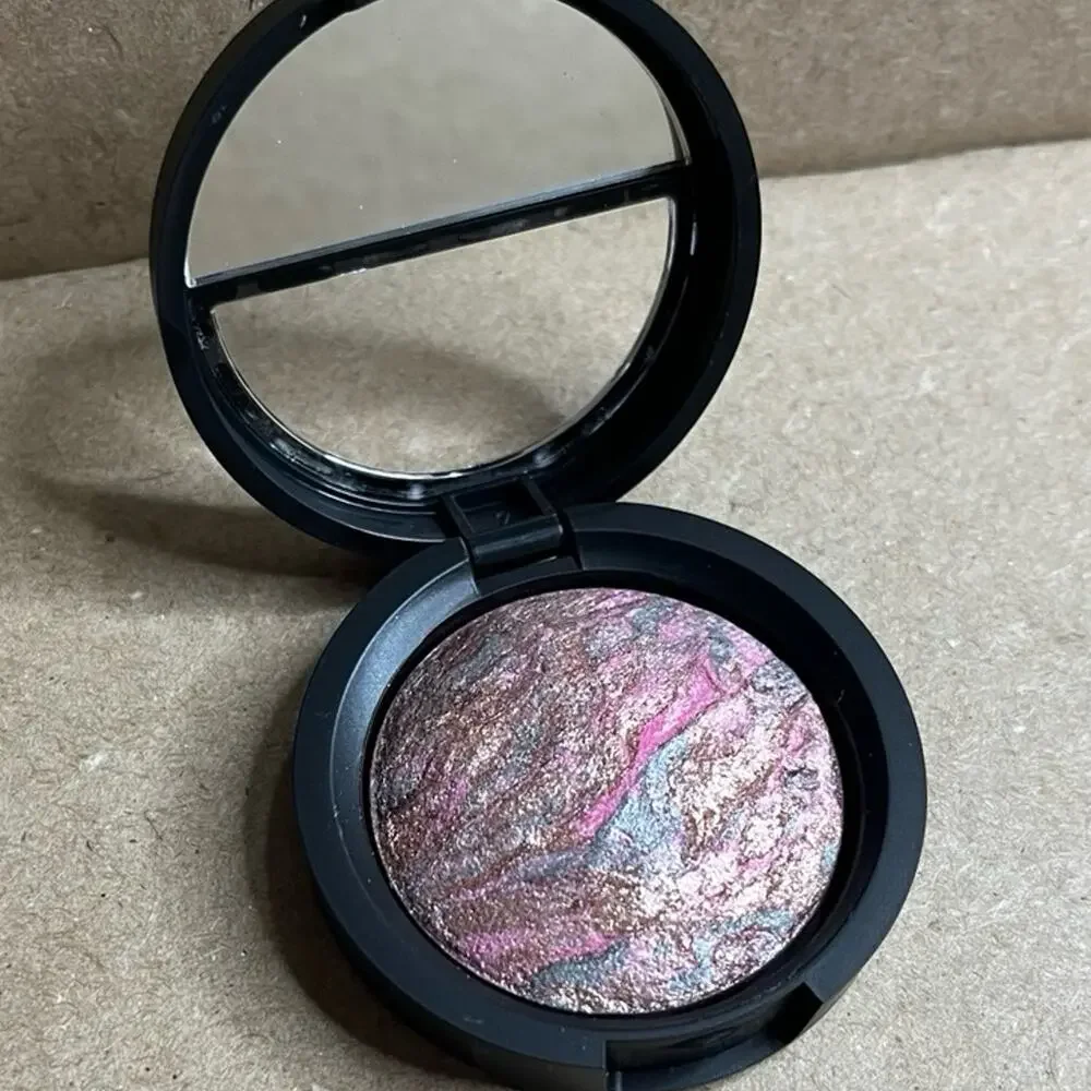 Laura Geller new without